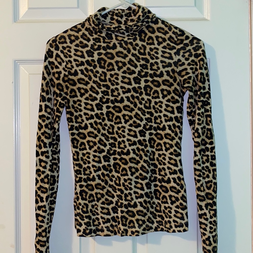 ⛄️3/$25 ⛄️ Cheetah turtle neck